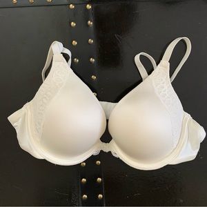 Maidenform ~ Comfort Devotion ~ Nude/Cream ~ Underwire Padded Bra ~ Size 34A